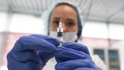 Евгений Тимаков - Вакцинолог Тимаков - Вакцинолог Тимаков рассказал, может ли прививка от гриппа усилить защиту от COVID-19 - russian.rt.com