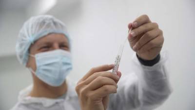 В России зафиксировали 17 813 новых случаев коронавируса за сутки - iz.ru - Россия - Санкт-Петербург - Москва - Израиль