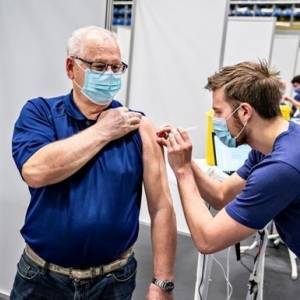 В Евросоюзе вакцинировали от коронавируса 70 % взрослого населения - reporter-ua.com - Евросоюз - деревня Ляйен