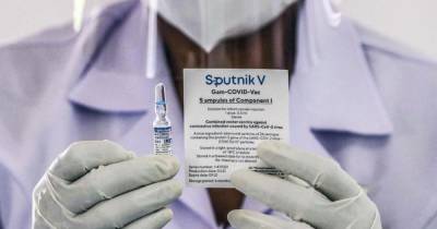 Словакия прекращает применение вакцины "Спутник V" - ren.tv - Словакия