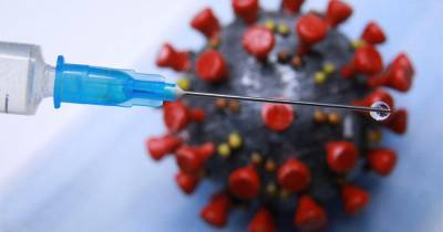 Ученые рассчитали риск заражения коронавирусом для привившихся людей - ren.tv - Англия - Лондон