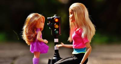 Сара Гилберт - Компания Mattel посвятила куклу Барби одной из создательниц вакцины AstraZeneca - ru.armeniasputnik.am - Армения