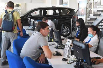 Продажи автомобилей в России рухнули - lenta.ru - Россия