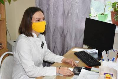 Пензенцам волонтеры помогают записаться на вакцинацию от коронавируса - mk.ru - Пенза - Пресс-Служба