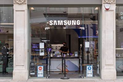 Samsung Galaxy S21 провалился в продаже - lenta.ru