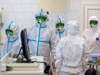 Роспотребнадзор разрешил отменить «противочумные костюмы» для работающих в «красной зоне» медиков - rosbalt.ru