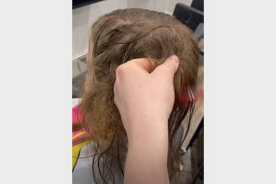 Парикмахер распутала колтуны в волосах ребенка и прославилась в сети - lenta.ru - Австралия