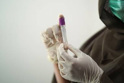 Ученые заявили о падении эффективности вакцин от COVID-19 - abnews.ru