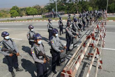 В Мьянме военных обвинили в использовании COVID-19 против граждан - runews24.ru - Бирма