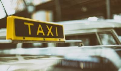 Сочинские таксисты получили наклейки «Территория без COVID-19» - mirnov.ru - Сочи