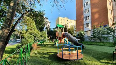 Более 140 дворов благоустроят на юго-востоке Москвы на средства от платных парковок - iz.ru - Москва - Израиль