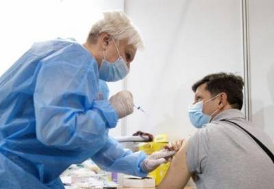 Игорь Кузин - В Украине планируют ввести повторную COVID-вакцинацию населения - facenews.ua - Украина