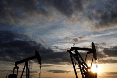 Цены на нефть рухнули на семь процентов - lenta.ru