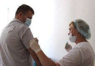 Глава регионального минздрава прошёл повторную вакцинацию от коронавируса - ulpravda.ru