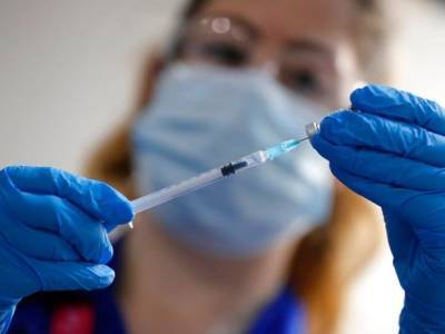 США собираются вводить дополнительную дозу вакцины от COVID-19 людям с ослабленным иммунитетом - unn.com.ua - Украина - Сша - Киев - Washington