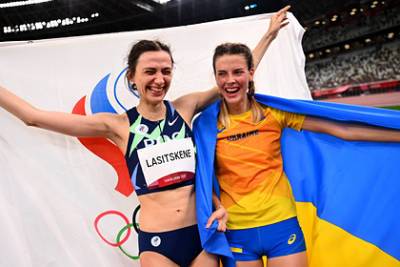 Мария Ласицкене - Легкоатлетка Ласицкене обнялась с соперницей-украинкой после победы на Олимпиаде - lenta.ru - Россия - Токио