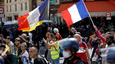 Францию охватили акции протеста против "санитарной диктатуры" - ru.euronews.com - Москва - Франция - Сша - Испания - Литва - Греция