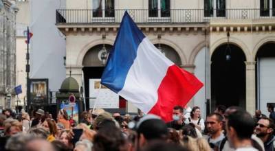 Молодежь Франции массово стремится заразиться коронавирусом - eadaily.com - Франция