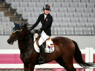 С Олимпиады дисквалифицировали немецкого тренера, которая кулаком ударила коня - gordonua.com - Украина - Германия