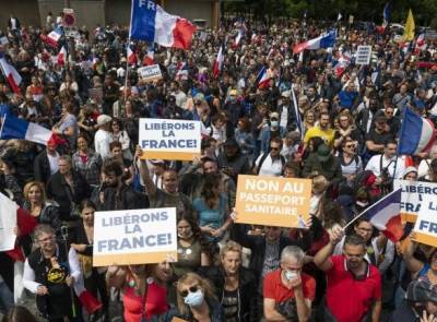 Во Франции жители протестуют против пунктов санитарных пропусков: есть задержанные - unn.com.ua - Франция - Украина - Киев - Париж