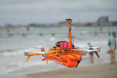 На пляже в Анапе дрон впервые спас тонущего человека - yur-gazeta.ru - Анапа - Пресс-Служба