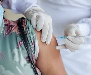 Express: когда вакцинированные люди могут распространять коронавирус? - goodnews.ua - Англия
