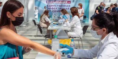 Николай Малышев - Медики призвали ускорить вакцинацию от ковида перед учебным годом - runews24.ru