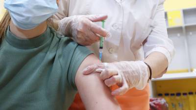 Ринат Максютов - В «Векторе» не нашли оснований для массовой вакцинации детей от COVID-19 - mir24.tv - Россия