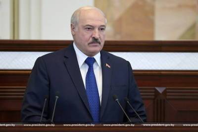 Александр Лукашенко - Лукашенко рассказал о давлении из-за отказа вводить карантин - lenta.ru