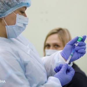 За сутки в Запорожской области сделали 2,2 тыс. прививок от коронавируса - reporter-ua.com - Запорожская обл.