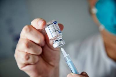 В Курской области от COVID-19 первым компонентом вакцины привились свыше 375 тысяч жителей - chr.mk.ru - Курская обл.