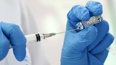 Александр Гинцбург - Гинцбург сообщил о защите вакцины «Спутник V» от всех штаммов COVID-19 - iz.ru - Россия - Москва - Израиль