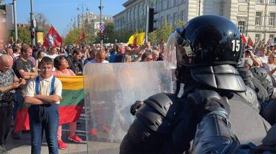 В Литве прошел митинг против ограничений для непривитых от COVID-19 - belta.by - Белоруссия - Минск - Вильнюс - Литва
