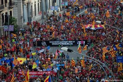 В Каталонии прошли многотысячные выступления за независимость от Испании - unn.com.ua - Украина - Испания - Киев - Мадрид
