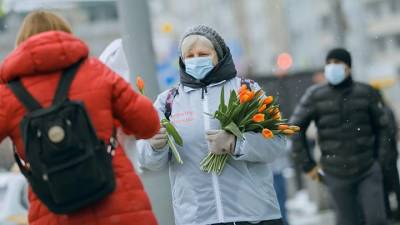 «Серебряные» волонтеры помогают людям в Москве - vm.ru - Москва