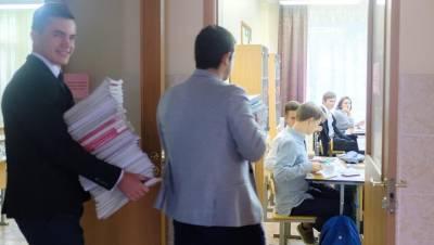 На дистанционное обучение ушли ученики уже 18 петербургских школ - dp.ru - Санкт-Петербург