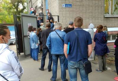В еще одну поликлинику в Воронеже образовалась очередь на улице - gorcom36.ru - Воронеж