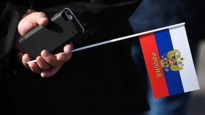 Россиянам навяжут еще четыре предустановленных отечественных приложения на смартфонах - cnews.ru - Россия