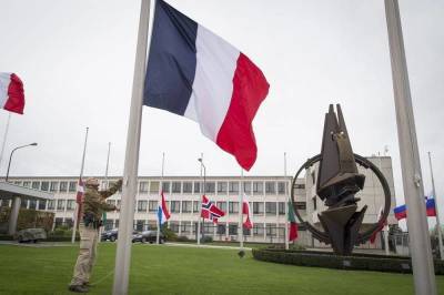 Во французском парламенте призывают выйти из НАТО - topcor.ru - Франция - Сша - Англия - Австралия - Париж
