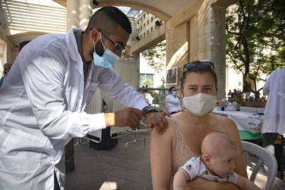 С 1 октября не сделавшие третью прививку будут считаться невакцинированными - news.israelinfo.co.il - Израиль