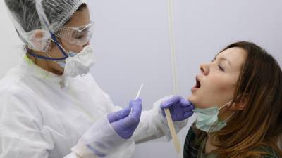 Педиатр посоветовала перед прививкой от гриппа детям сдавать ПЦР-тест - russian.rt.com