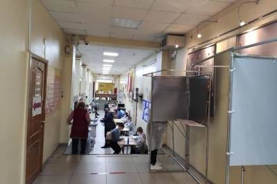 Избирком Забайкалья прокомментировал ситуацию с кабинками без штор в избирательном участке - chita.ru