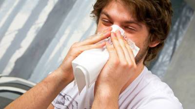 Британец после коронавируса стал ощущать запах сигарет - mir24.tv - Англия