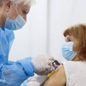 Две дозы вакцины от коронавируса получили более 5 млн украинцев - reporter-ua.com - Украина