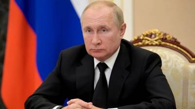 Владимир Путин - Путин: В окружении несколько десятков человек заболели коронавирусом - 5-tv.ru - Россия