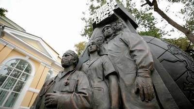 В Москве появился новый памятник в знак признательности всем, кто спасает жизни в «красных зонах» - 1tv.ru - Москва