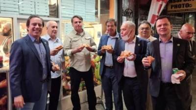 Жаир Болсонар - Президенту Бразилии в Нью-Йорке пришлось довольствоваться уличной едой - golos-ameriki.ru - Нью-Йорк - Бразилия - Нью-Йорк