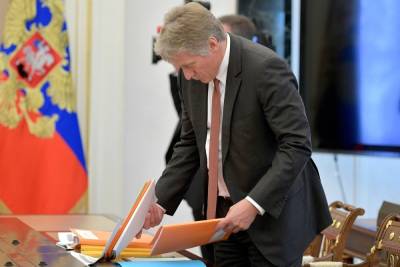 Дмитрий Песков - Песков отверг неэффективность российских вакцин после заражений вокруг Путина - mk.ru - Россия