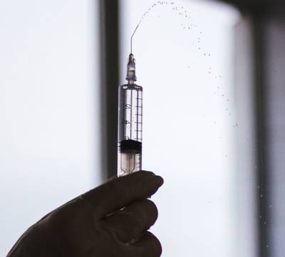 Вакцины двух стран уступили российской в эффективности против нового штамма COVID-19 - news.vse42.ru - Россия - Аргентина