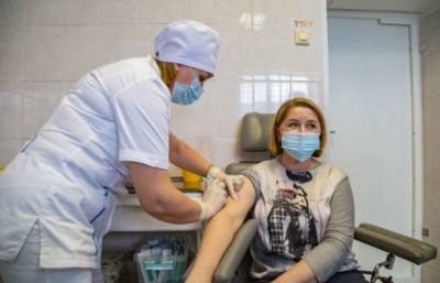 Специалисты раскритиковали массовую ревакцинацию от коронавируса - continent.news - Россия